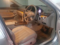 Mobil Mercedes-Benz E-Class E 300 2010 terawat di Jawa Barat  3