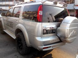 Jual cepat Ford Everest XLT 2011 di Sumatra Utara 2