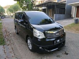 Mobil Toyota NAV1 2014 V Limited terbaik di Jawa Timur 7