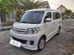 Mobil Daihatsu Luxio 2012 M terbaik di Jawa Barat 3