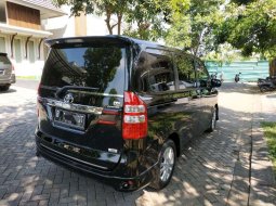 Mobil Toyota NAV1 2014 V Limited terbaik di Jawa Timur 2