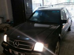 Jawa Timur, jual mobil Mercedes-Benz E-Class E 300 1989 dengan harga terjangkau 15