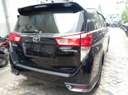 Mobil Toyota Innova Venturer 2019 dijual, Jawa Timur 4