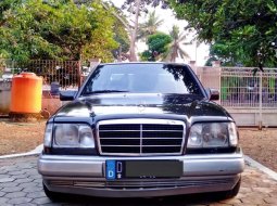 Mercedes-Benz E-Class 1989 Jawa Barat dijual dengan harga termurah 5