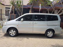 Jual Nissan Serena Autech 2004 harga murah di Jawa Timur 2