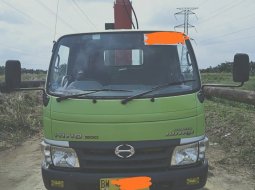 Jual mobil Hino Dutro + Foco Crane 3 Ton 2016 bekas di Riau 1