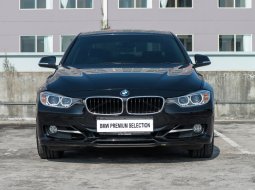 Jual mobil BMW 3 Series 320i Sport AT 2015 bekas di Jawa Timur 4