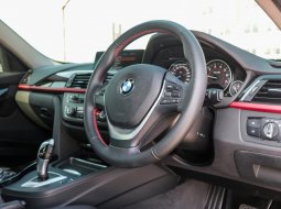 Jual mobil BMW 3 Series 320i Sport AT 2015 bekas di Jawa Timur 2