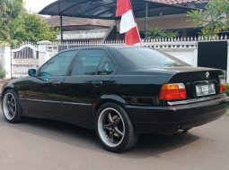 Dijual mobil bekas BMW 3 Series 320i 1995, DKI Jakarta 2