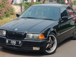 Dijual mobil bekas BMW 3 Series 320i 1995, DKI Jakarta 4