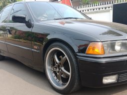 Dijual mobil bekas BMW 3 Series 320i 1995, DKI Jakarta 5