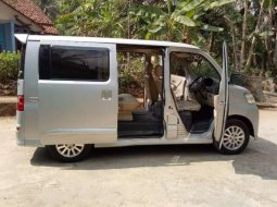 Jawa Barat, jual mobil Daihatsu Luxio X 2010 dengan harga terjangkau 3