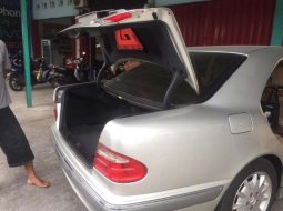 Nusa Tenggara Barat, Mercedes-Benz E-Class 260 2002 kondisi terawat 7