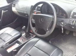 Dijual mobil bekas Mercedes-Benz C-Class C200, DKI Jakarta  5