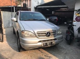 Mobil Mercedes-Benz M-Class 2001 ML 320 dijual, DKI Jakarta 8