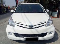 Mobil Toyota Avanza E 2014 terawat di Jawa Barat  5