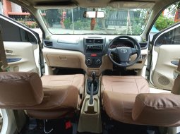 Mobil Toyota Avanza E 2014 terawat di Jawa Barat  3
