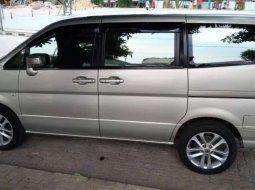 Mobil Nissan Serena 2005 Highway Star dijual, Jawa Barat 4