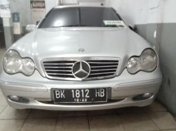 Dijual mobil bekas Mercedes-Benz C-Class C 240 2001, Sumatra Utara 1