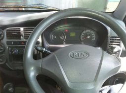 Mobil Kia Travello 2009 dijual, Jawa Timur 5