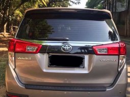 Mobil Toyota Venturer 2017 terbaik di DKI Jakarta 7