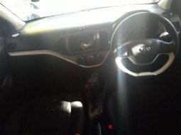 Mobil Kia Picanto 2014 SE terbaik di Jawa Timur 3