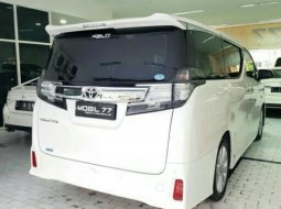 Mobil Toyota Vellfire 2015 Z dijual, Jawa Timur 1