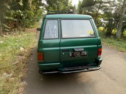 Jual cepat Isuzu Panther New Royal 2.5 2000 mobil bekas di Jawa Barat 4