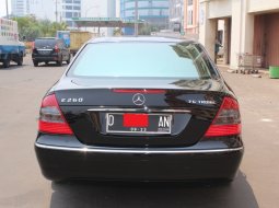 Dijual mobil bekas Mercedes-Benz E-Class E 260 2003, DKI Jakarta 6