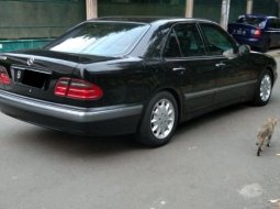 Mobil Mercedes-Benz E-Class E240 2001 terawat di DKI Jakarta 8