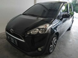 Mobil Toyota Sienta V 2017 terawat di DIY Yogyakarta 2