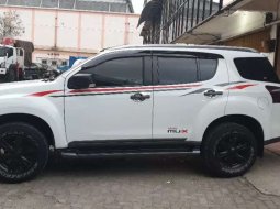 Jawa Barat, Isuzu MU-X 2017 kondisi terawat 5