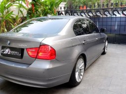 Mobil BMW 3 Series 320i LCI EXECUTIVE E90 2011 terawat di DKI Jakarta 9