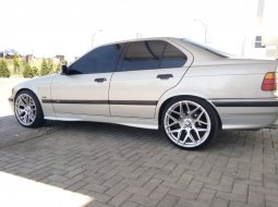 Mobil BMW 3 Series 318i M43 Tahun 1998 dijual, Jawa Barat  3