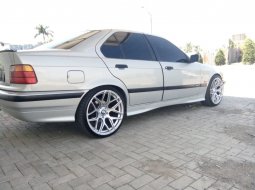 Mobil BMW 3 Series 318i M43 Tahun 1998 dijual, Jawa Barat  4