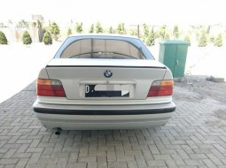 Mobil BMW 3 Series 318i M43 Tahun 1998 dijual, Jawa Barat  6