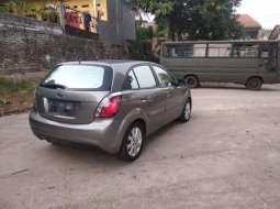 Jawa Timur, jual mobil Kia Pride 2011 dengan harga terjangkau 3