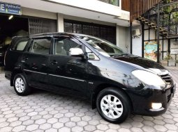 Mobil Toyota Kijang Innova 2010 2.0 G terbaik di Bali 4