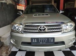 Jual mobil Toyota Fortuner G 2010 bekas di DIY Yogyakarta 2