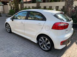 Jual mobil Kia Rio Platinum 2016 bekas, Bali 7