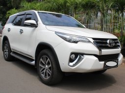 Jual cepat mobil Toyota Fortuner VRZ 2017 terawat di DKI Jakarta 3