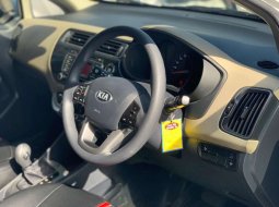 Jual mobil Kia Rio Platinum 2016 bekas, Bali 6