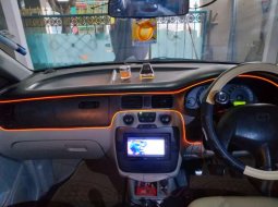 Jual mobil Hyundai Trajet GL8 2005 bekas, Jawa Barat 9