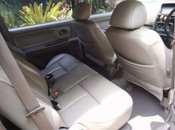 Jawa Barat, Kia Carens 2001 kondisi terawat 5