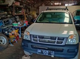 Mobil Isuzu D-Max 2005 terbaik di Riau 5