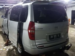 Mobil Hyundai H-1 2011 2.5 CRDi terbaik di Riau 3