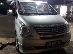 Mobil Hyundai H-1 2011 2.5 CRDi terbaik di Riau 1