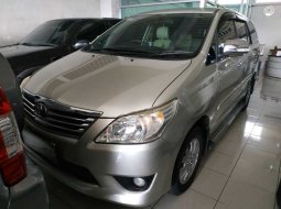 Mobil Toyota Kijang Innova 2.0 G 2012 bekas dijual cepat, Jawa Tengah 4