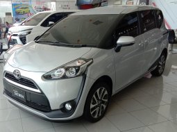 Jawa Timur, dijual mobil Toyota Sienta V Manual 2019 3