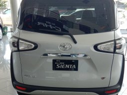 Jawa Timur, dijual mobil Toyota Sienta V Manual 2019 4